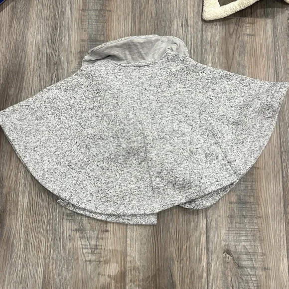 Sweater Poncho - Picture 5 of 5